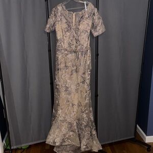 🌟HP 10/4 🌟Boutique Elegant Floral Lace Evening Gown